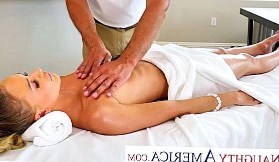 Взрослый мужик напоил спермой молоденькую девчонку